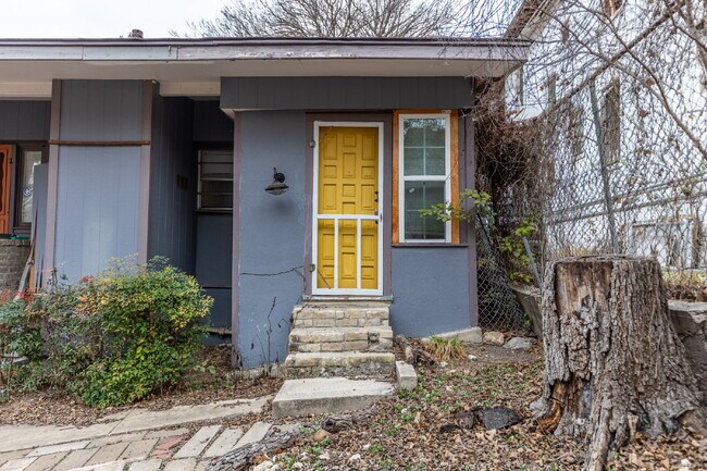 Building Photo - 426 W Woodlawn Ave