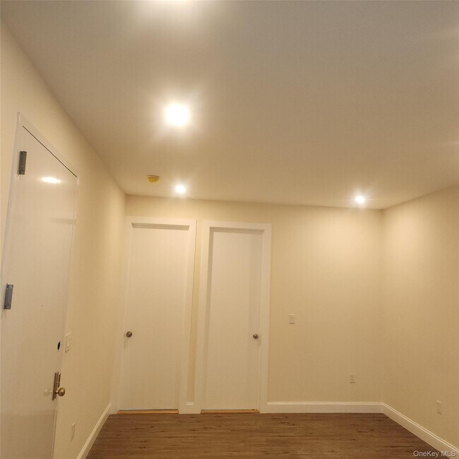 Building Photo - 93 Elliott Ave