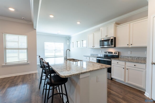 Building Photo - 22654 Regent Dr