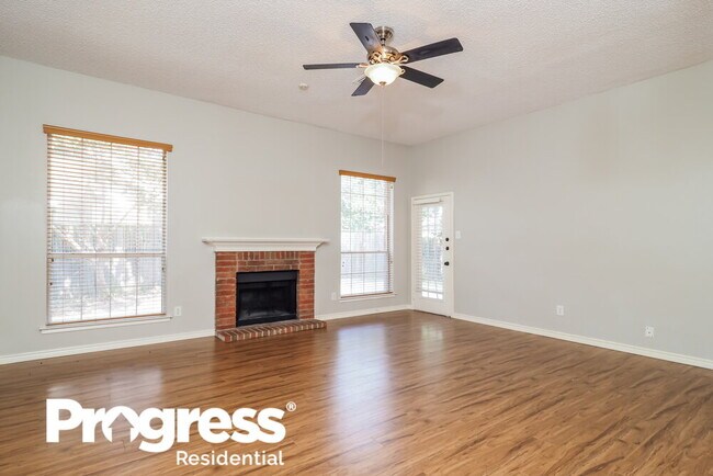 Building Photo - 4130 Briar Hill Dr