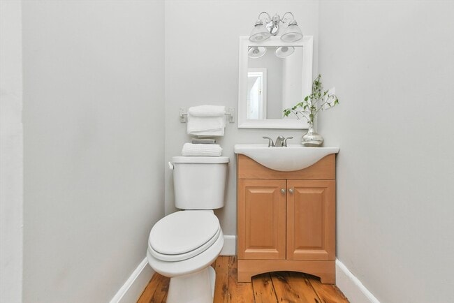 Building Photo - 93 Dresser St