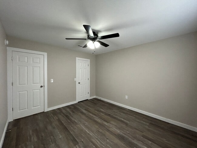 Building Photo - Duplex with Garage - Minutes from Downtown Rogers