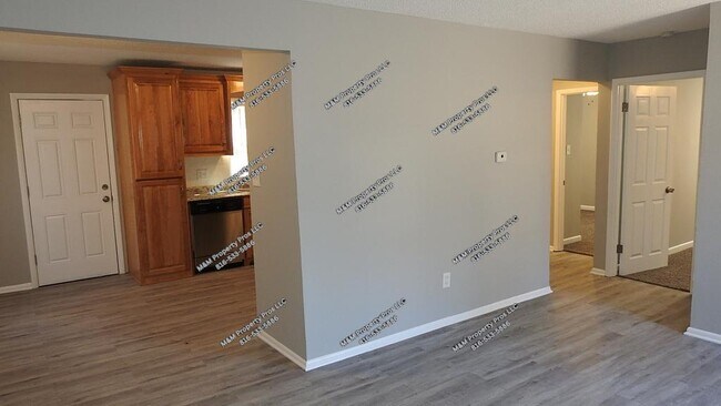 Building Photo - 1625 Holt Ln