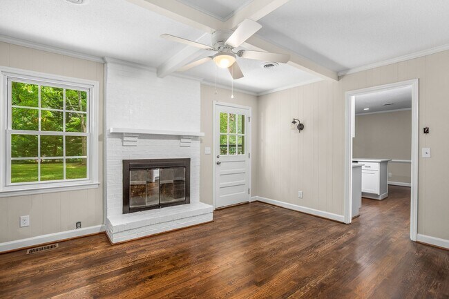 Building Photo - Beautiful Sherwood Location