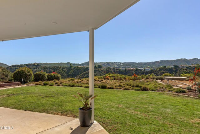 Building Photo - 2075 Linda Flora Dr