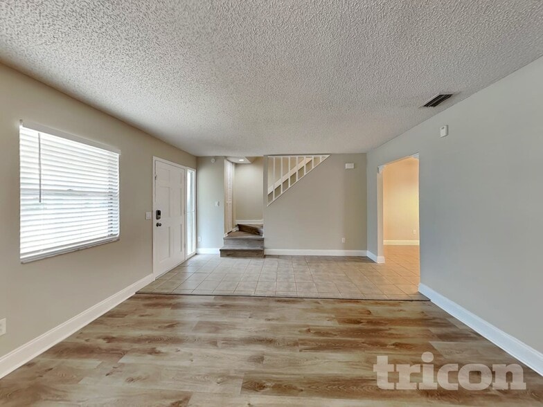 Building Photo - 1259 Waterbury Loop