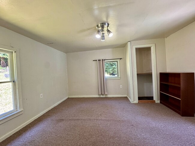 Building Photo - 654 Grotzman Rd