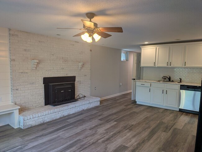 Building Photo - 7802 Rollingwood W Dr