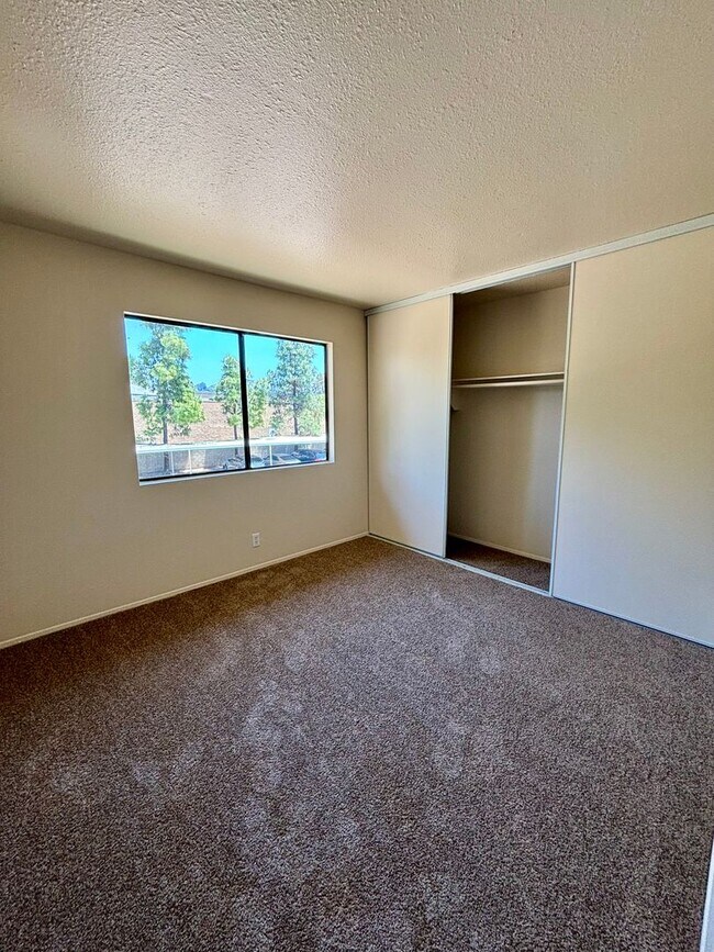 Building Photo - 1466 Granite Hills Dr