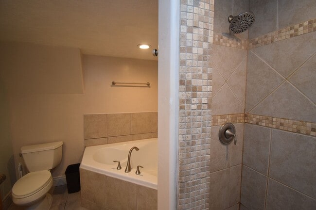 Building Photo - Charming West Jordan 4 Bed with Open Layout and Spacious Primary!!