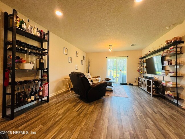Building Photo - 45287 Red Brick Dr