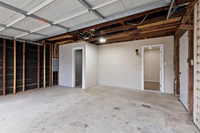 Building Photo - 416 N Oak St