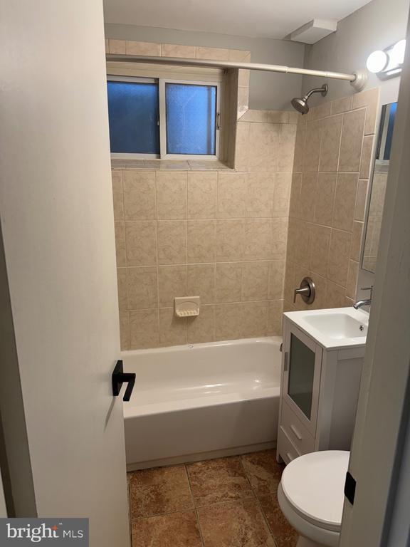 Building Photo - 4253 Brooks St NE