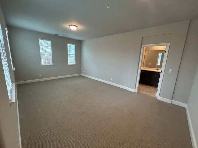 Building Photo - Stone Creek Home