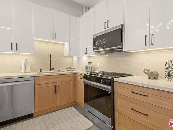 Building Photo - 1130 Flower St