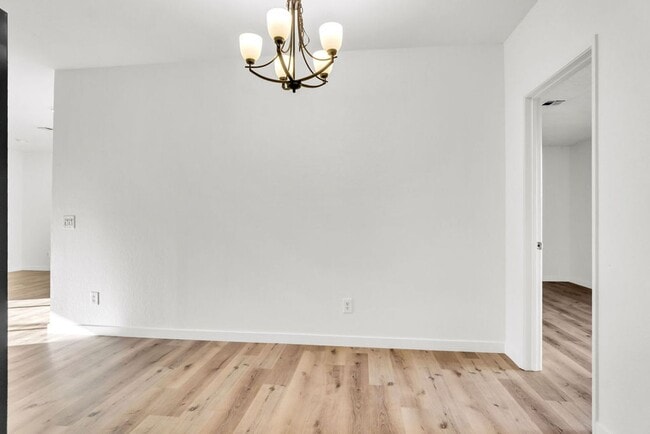 Building Photo - Great 3/2 in Crown Point!  Across from the street from bay access and available immediately!