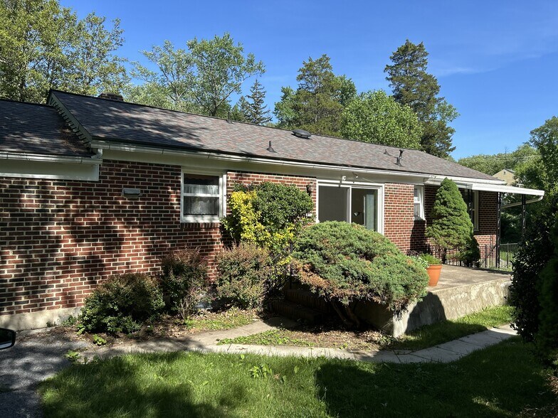 Building Photo - 3992 College Ave