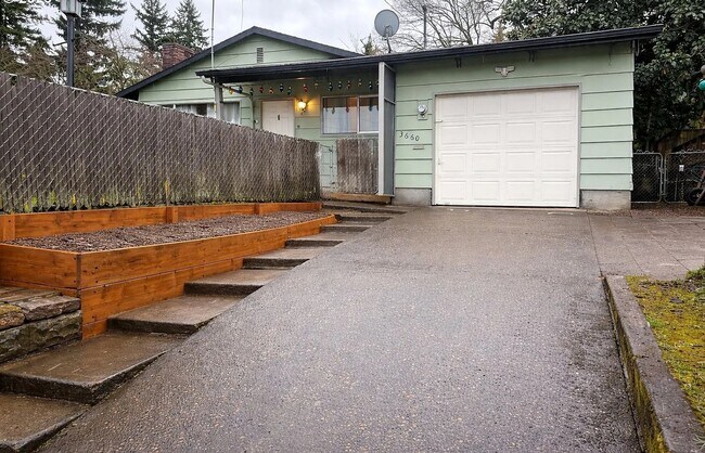 Building Photo - Remodeled 3 Bedroom, 1 Bath Home with Fenced Yard