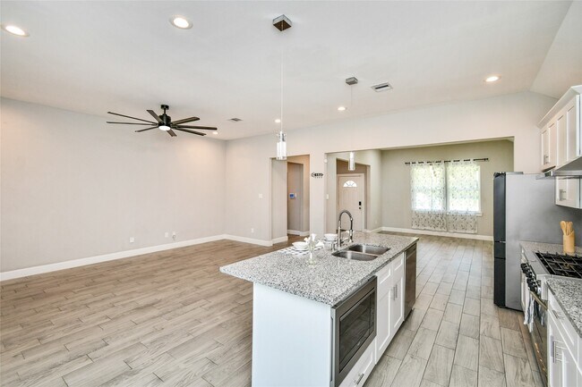 Building Photo - 1507 5th St