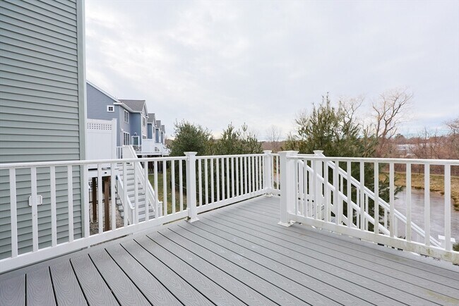 Building Photo - 8 Riverstone Way