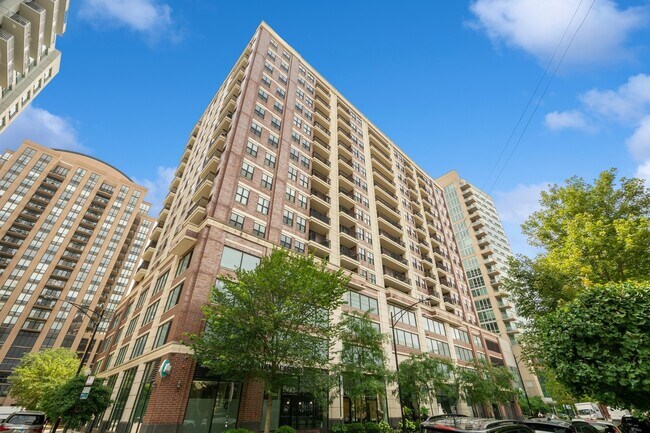 Building Photo - 451 W Huron St