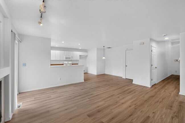 Building Photo - 5146 NE Schoeler Cir