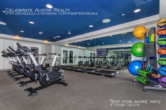 Building Photo - Edison