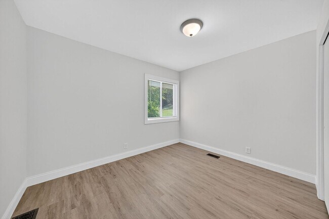 Building Photo - 706 S 15th St
