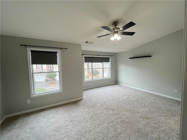 Building Photo - 2048 Lakeshore Overlook Dr