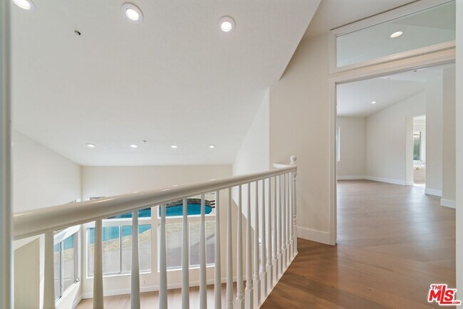 Building Photo - 18500 St Moritz Dr