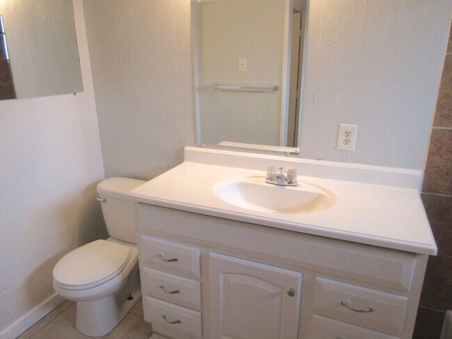 Building Photo - Spring Branch Condo  ALL BILLS PAID!