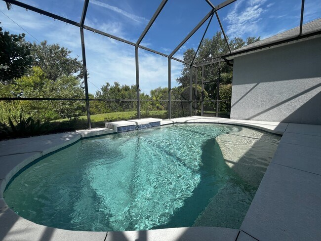 Building Photo - 4726 Claremont Park Dr