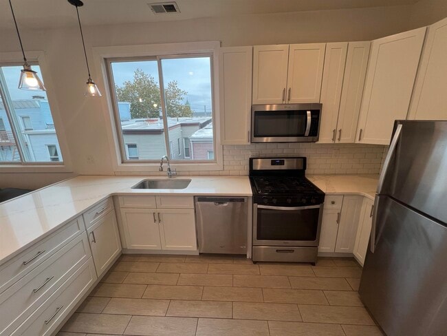 Building Photo - 157 Sherman Ave