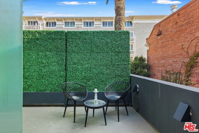 Building Photo - 7 Vicente Ter