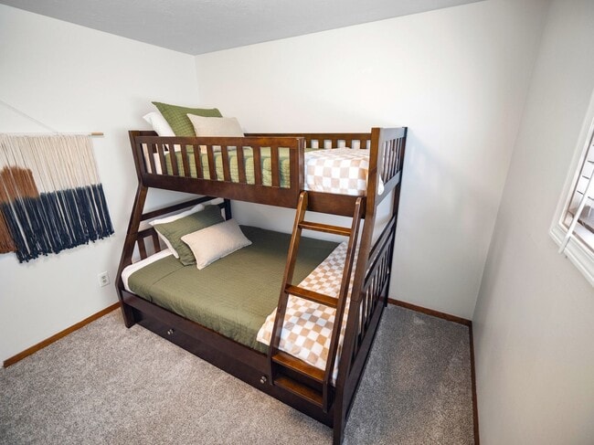 Building Photo - Spacious 4-Bedroom Pet-Friendly Home in North Spokane