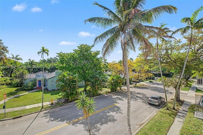 Building Photo - 694 NE 76th St