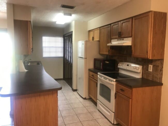 Building Photo - "Charming 2-Bed Condo Retreat in St. Cloud...