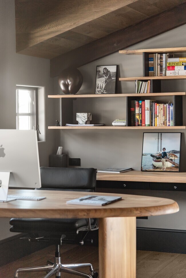 Building Photo - 379 Divide Dr