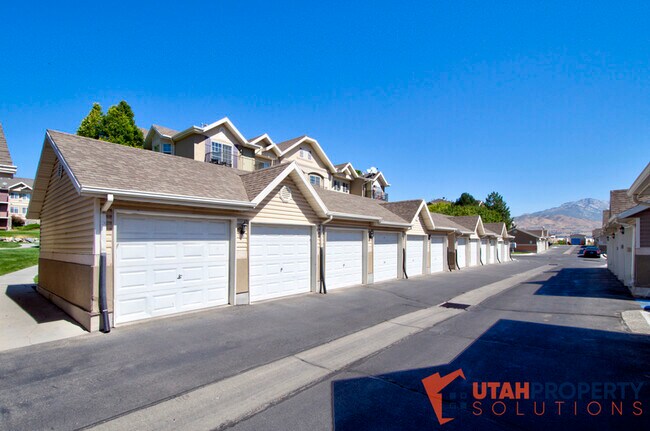 Building Photo - 2101 N Aurora Way