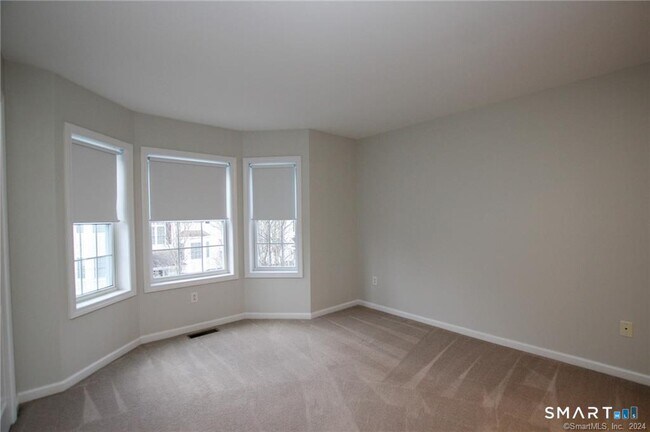 Building Photo - 303 Larson Dr