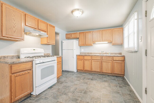 Building Photo - 3227 Nelson Ave