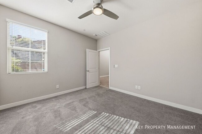 Building Photo - 5 Lilla Rosa St