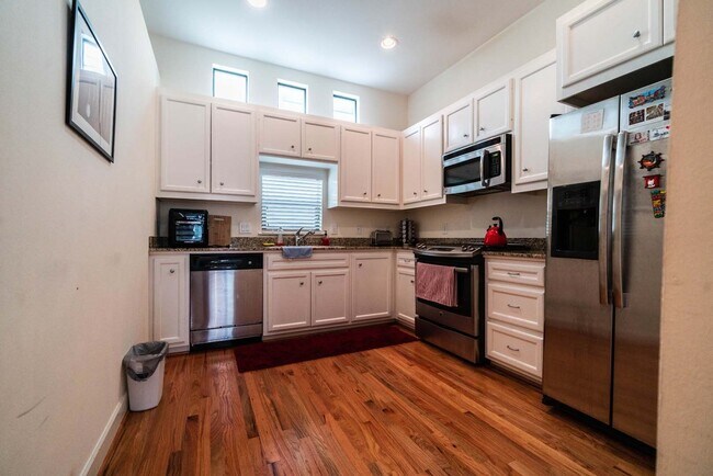 Building Photo - 2710 Hullsmith Dr