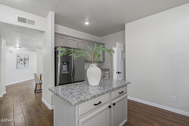 Building Photo - 3121 Tierra Paola Ln