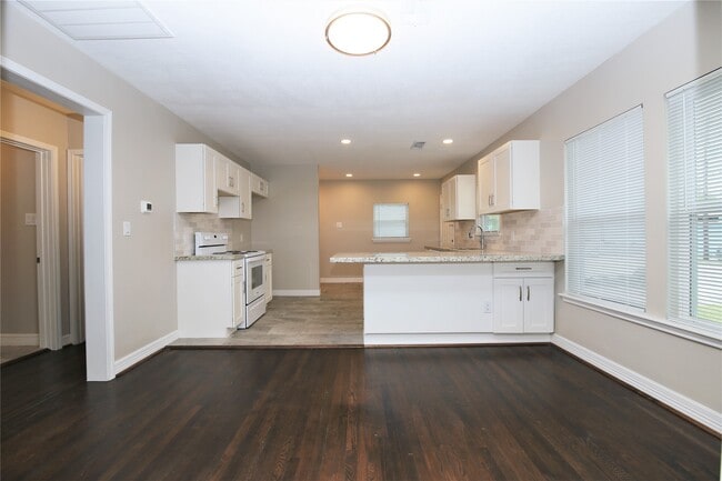 Building Photo - 5402 Texas St