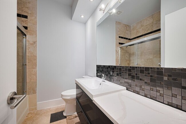 Building Photo - 1014 Fleetwood Pl Dr