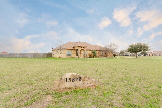 Building Photo - Beautiful 4 Bedroom Rental Home in Lytle, ...
