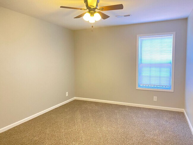 Building Photo - 109 Maureen Dr