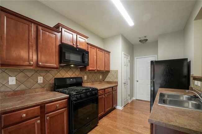 Building Photo - 744 Mountain Laurel Dr