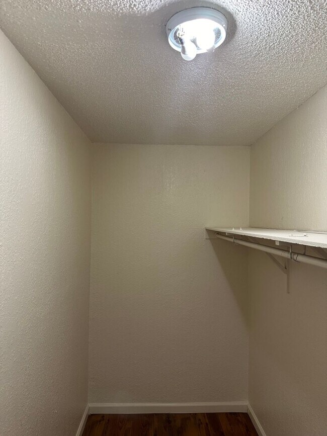 Building Photo - SE Desert Inn and Eastern!! Townhouse with 2 parking Spaces!! Recent Remodel!!